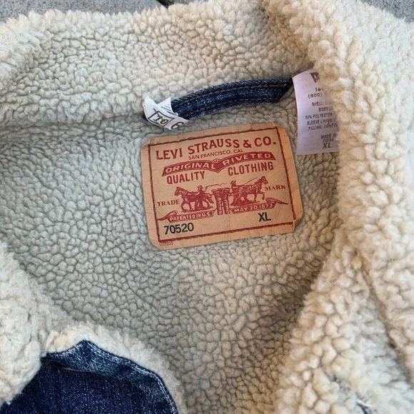 Levi's Sherpa Lined Jean Jacket || Vintage Fit Sherpa Trucker Denim Jacket, XL - Picture 5 of 6